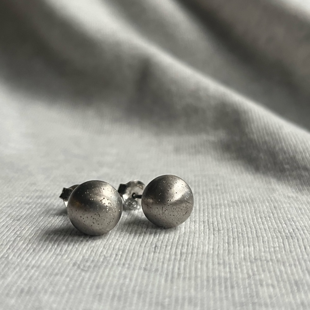 Frédéric Duclos silver ball with diamond flecks studs